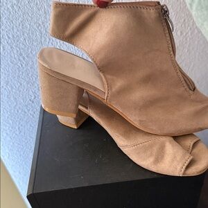 Fashion Brand Company Tan Heeled Boots
